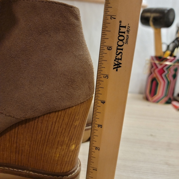 BCBC Wedge Boot - Picture 4 of 9